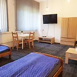 Mhostel24