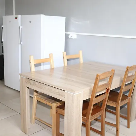 Mhostel24