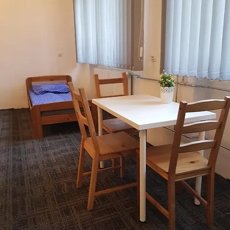 Mhostel24